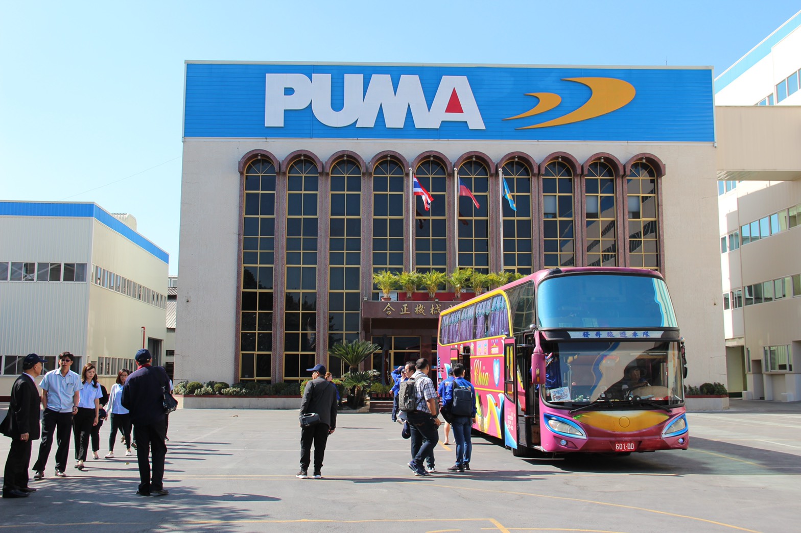 ลงรถที่โรงงานครับ