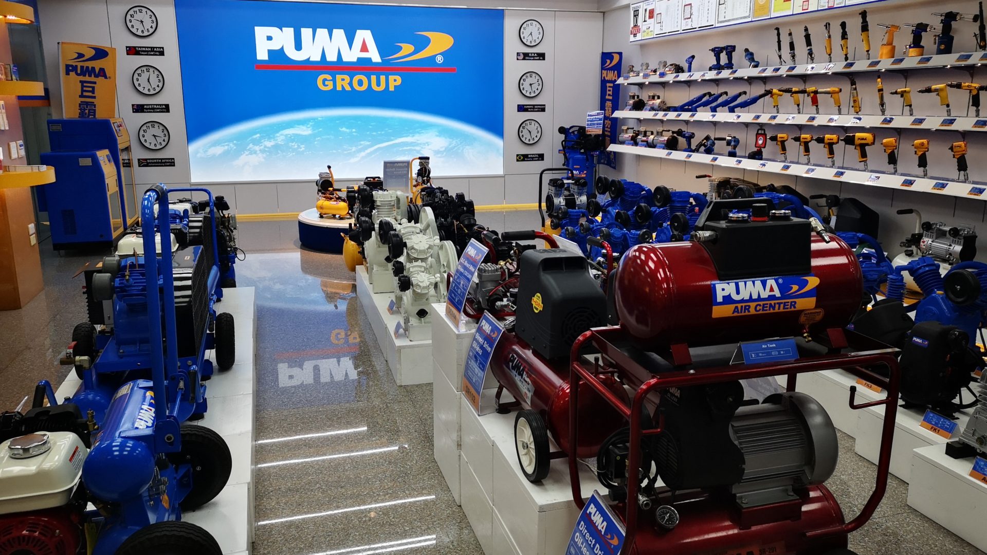 เข้ามาข้างในชั้น 2 เป็นห้องโชว์ตัว PRODUCT