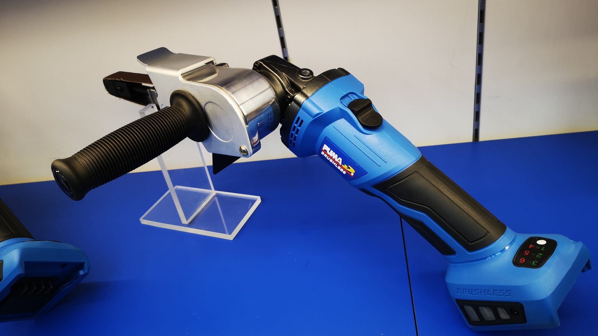 อันนี้เครื่องขัดกระดาษทรายแบบชาร์จแบต โครตเท่เลย