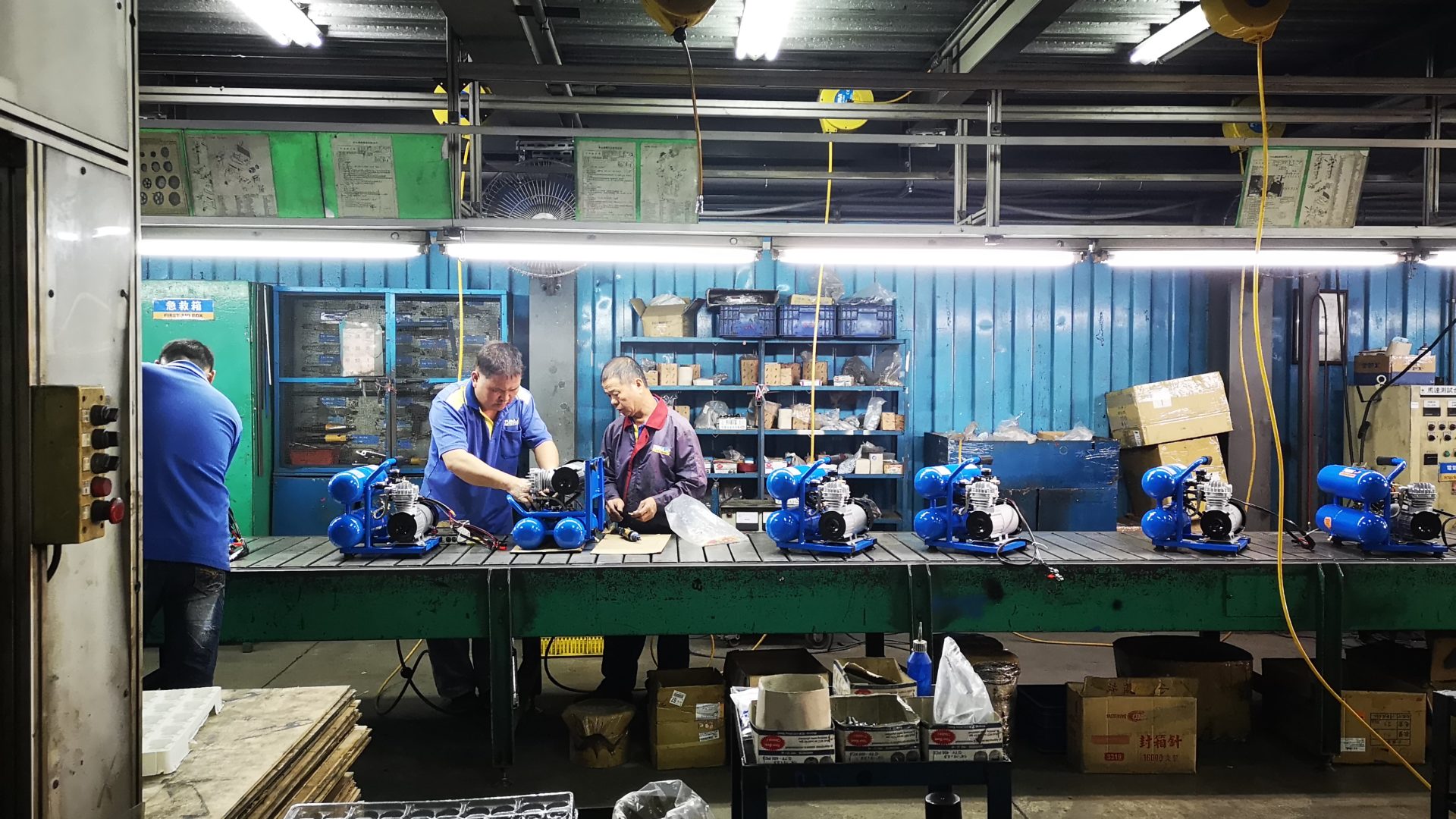 ลำเลียงจากสายพานส่งกันไปเรื่อยๆ