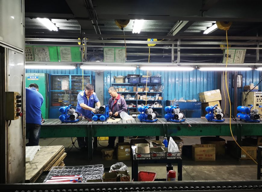 ลำเลียงจากสายพานส่งกันไปเรื่อยๆ