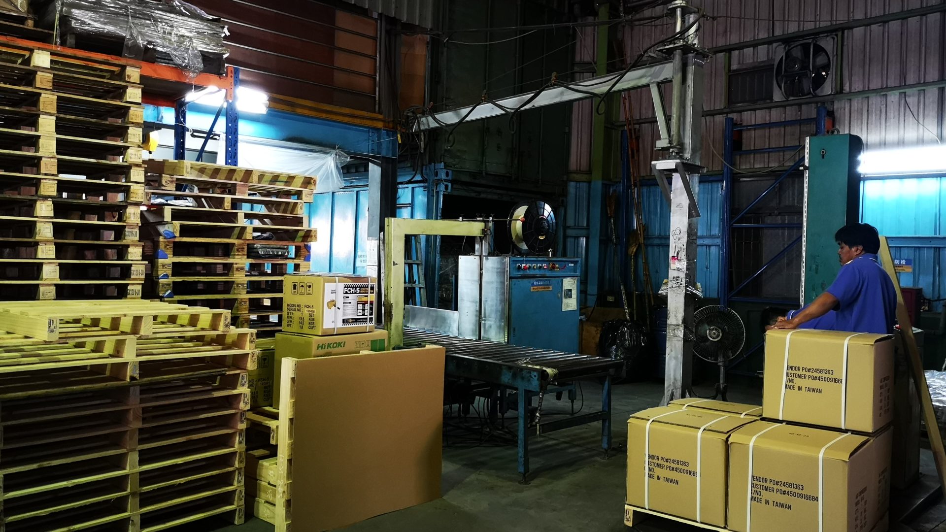 ระบบแพ็คสินค้าเพื่อกระจายไปยังทั่วโลก รวมถึงบ้านเราด้วย