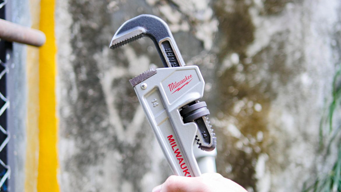 ประแจจับแป๊ป ด้ามจับอลูมิเนียม MILWAUKEE