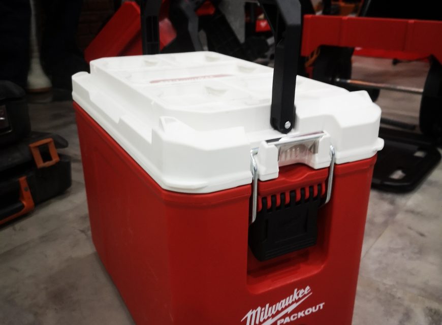 กระติกน้ำแข็ง milwaukee