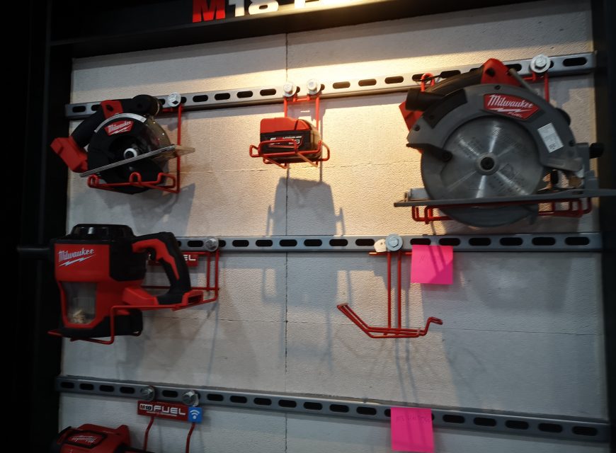 หยิบตัวไหนดีนะ milwaukee