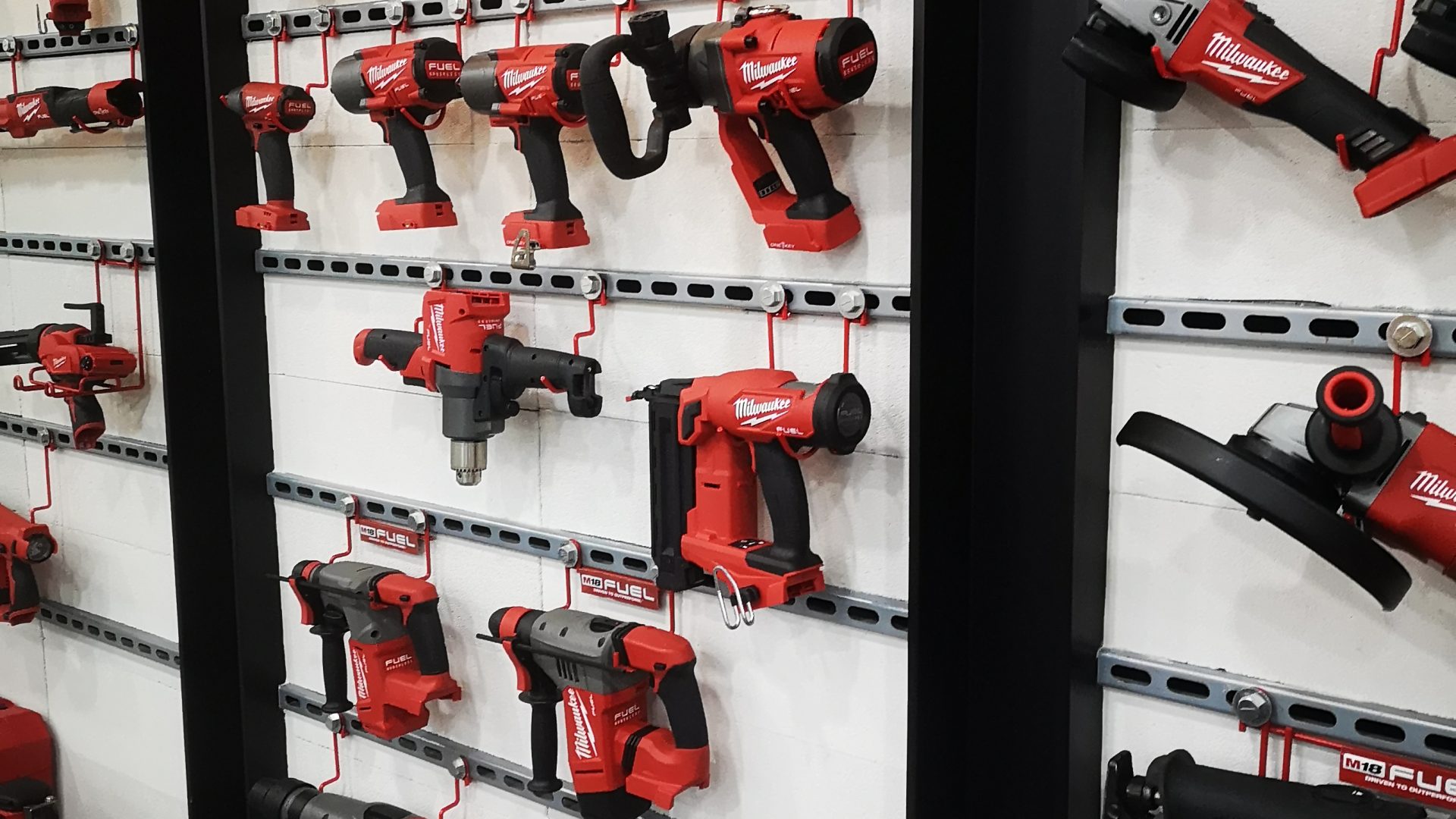 milwaukee วางแบบนี้ก็หยิบง่ายดีนะ