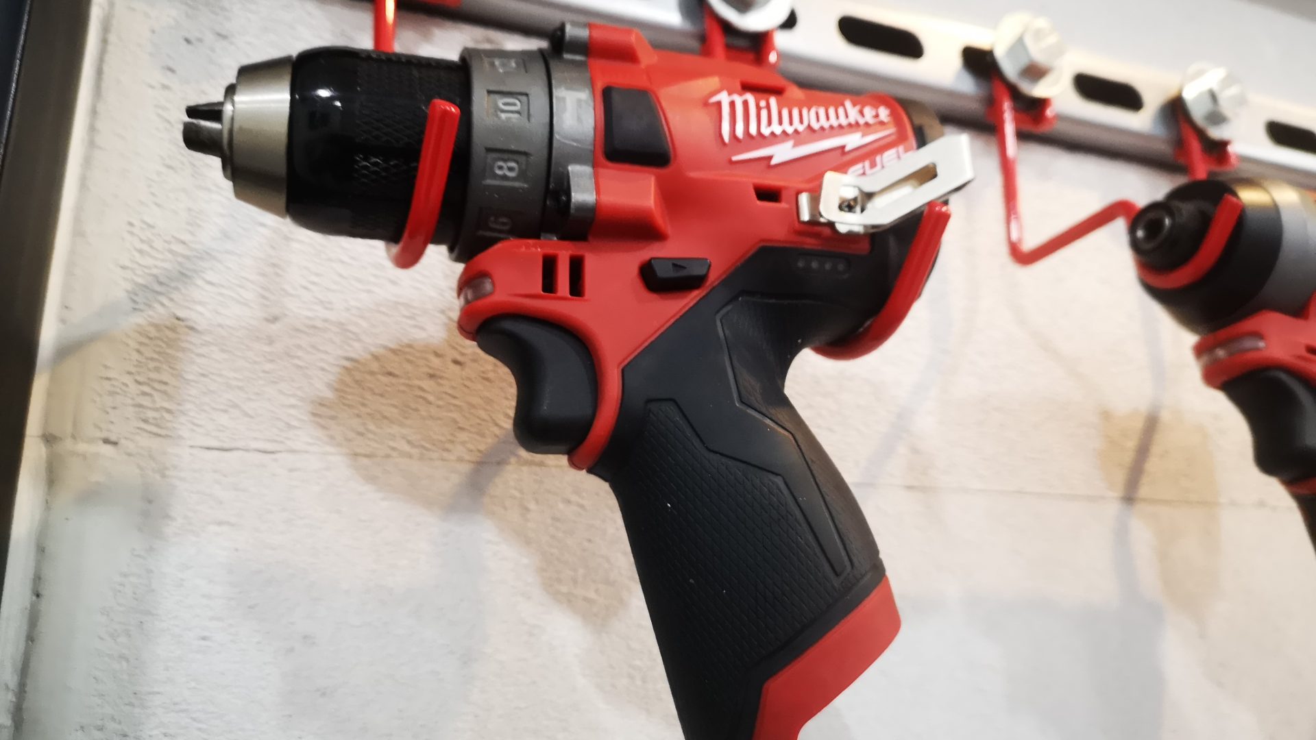 สว่านไร้สาย milwaukee