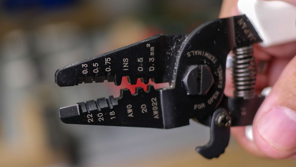 คีมย้ำหางปลา