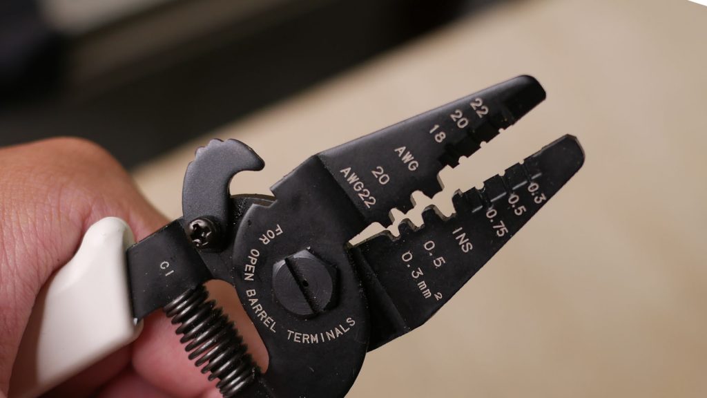 คีมย้ำหางปลา