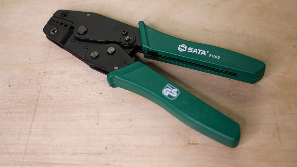 คีมย้ำหางปลา