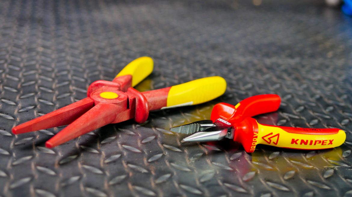 ทำไม? คุณถึงต้องใช้ คีม knipex