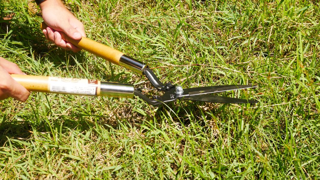 กรรไกรตัดหญ้า