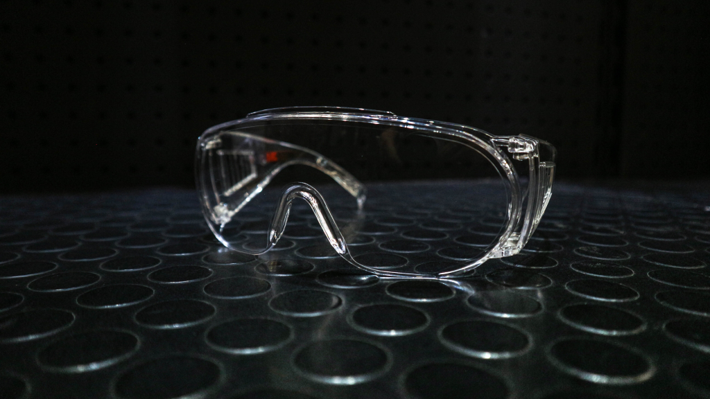 แว่นนิรภัย-แว่นเซฟตี้มีกี่แบบแต่ละแบบมีข้อดียังไงบ้าง