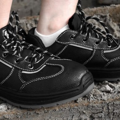 วิธีเลือกซื้อรองเท้าเซฟตี้ผู้หญิงยังไงให้สวมใส่สบายตลอดวัน