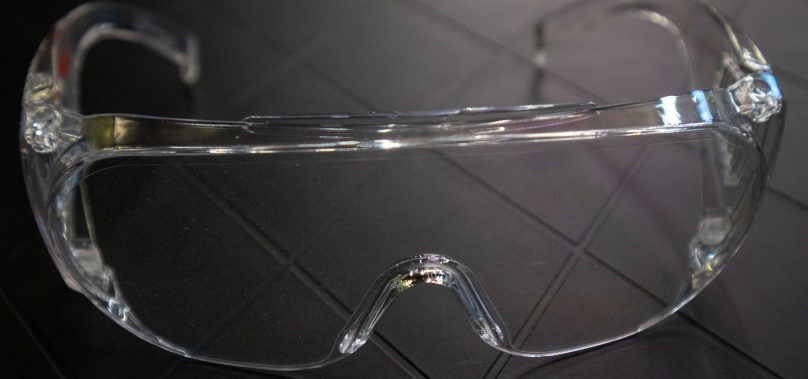 เลนส์ของ แว่นนิรภัย ส่วนใหญ่แล้วทำมาจากวัสดุประเภทไหน?