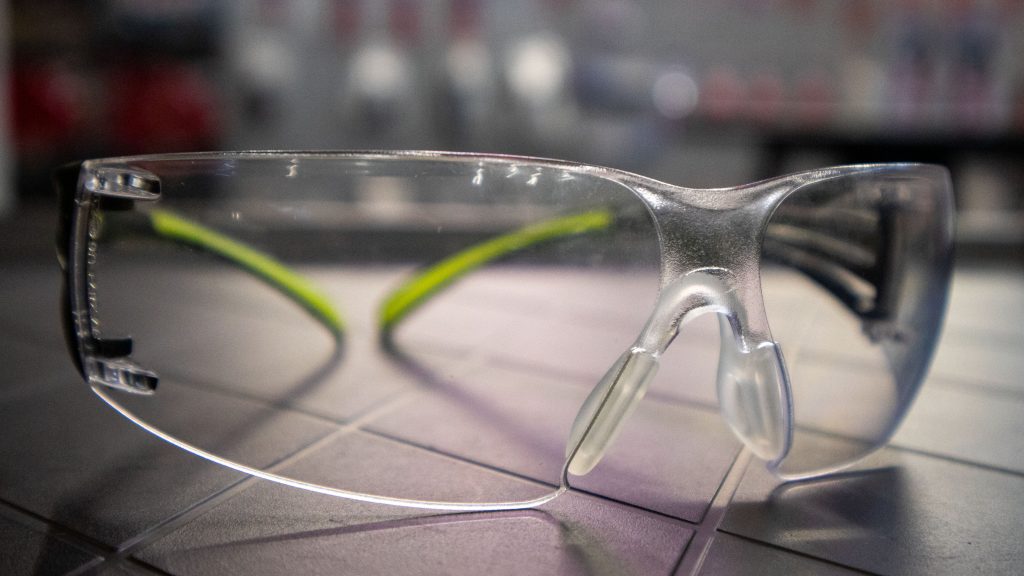 แว่นนิรภัย 