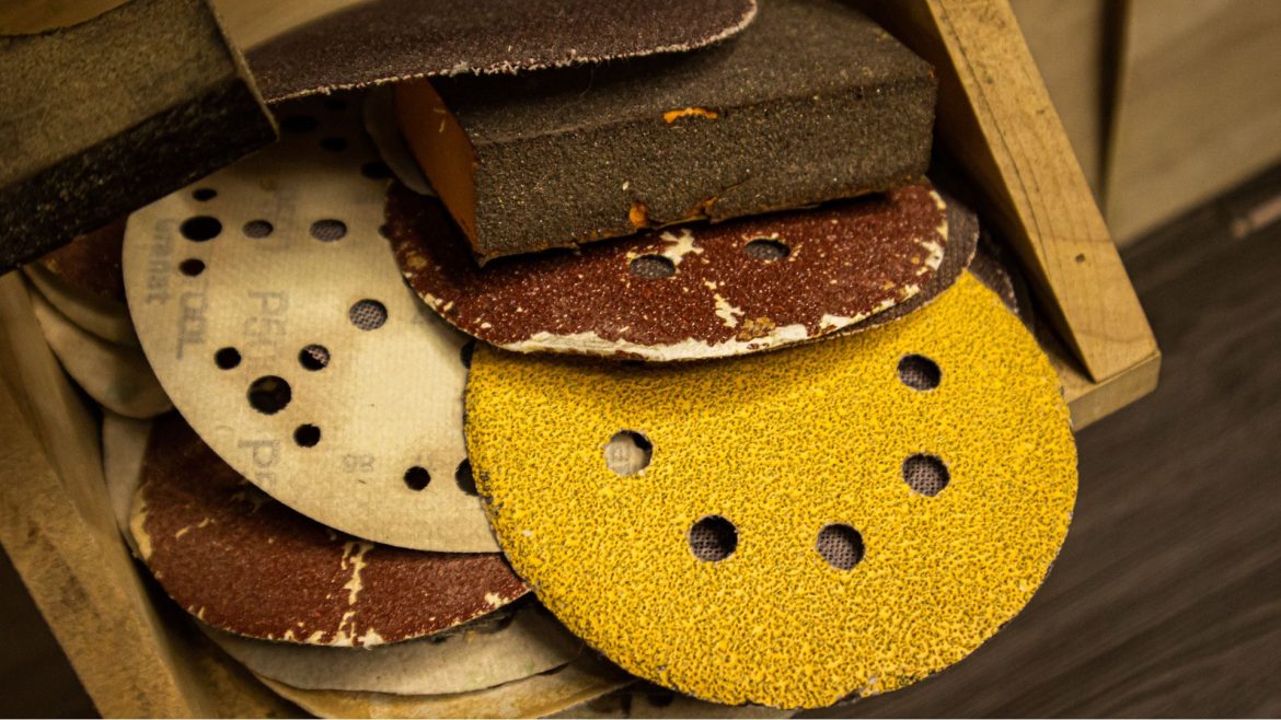 ทำไม กระดาษทราย ถึงมีหลายสี? สีแดง ดำ เหลือง หมายถึงอะไร?